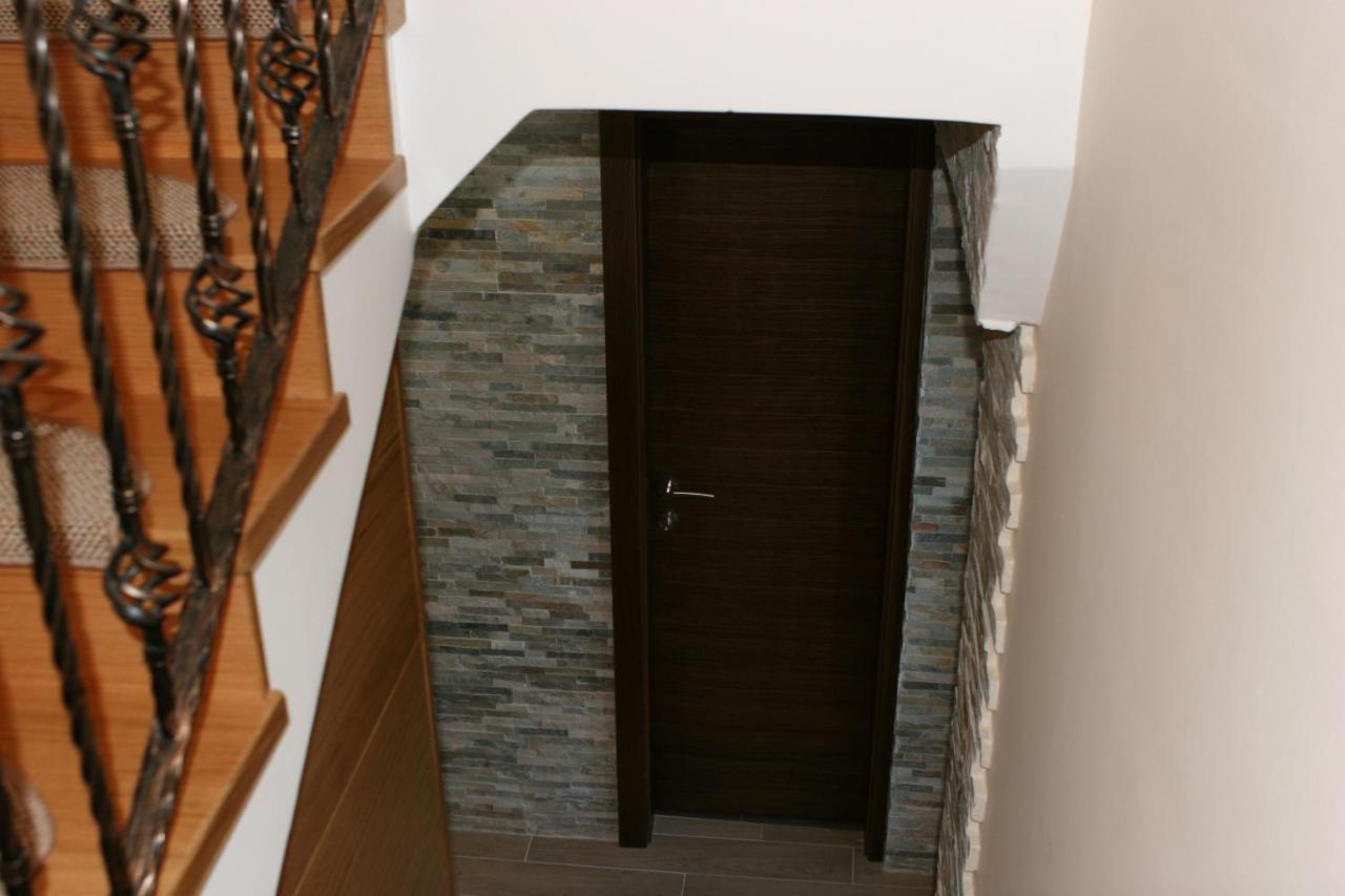 Millenium House 1 Bed & Breakfast Jezerce Luaran gambar