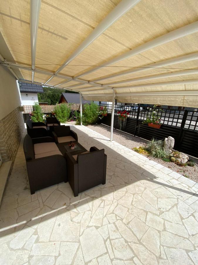 Millenium House 1 Bed & Breakfast Jezerce Luaran gambar
